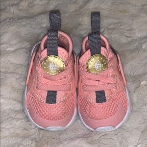 Nike size 2C Huarache Run Ultra ( TD )